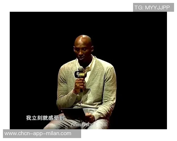 媒体人解读杨立瑜竖大拇指事件背后的真实情感与球迷互动的误解