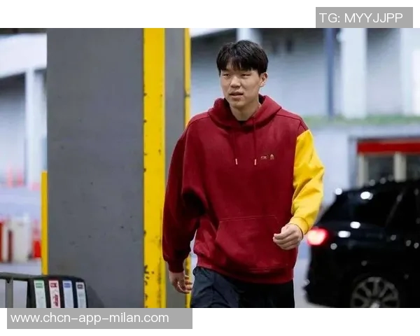 夏普与杨瀚森在首周训练营展现卓越表现引发广泛关注与期待